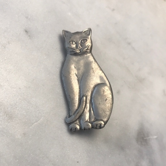 Vintage pewter cat brooch by Seagull - Picture 3 of 8